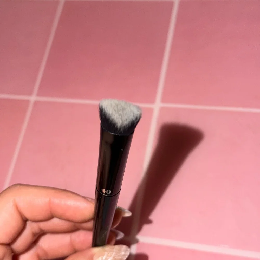 KVD Beauty Edge Concealer Brush 40 High Performance Synthetic Makeup Brush Black